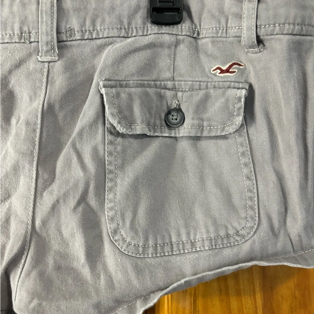 HOLLISTER | Light Gray Denim Shorts - Picture 4 of 5